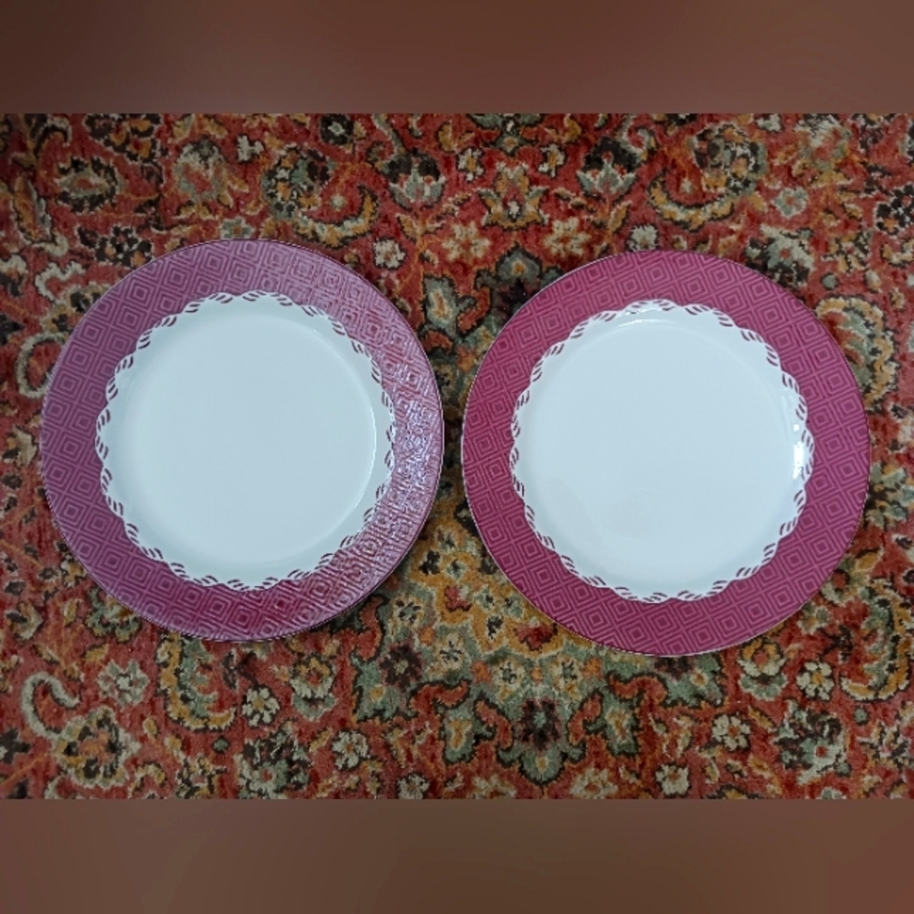 Pointe Berry Dinner Plates
